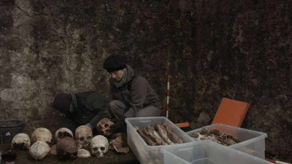 El horror del Valle de los Caídos analizado con arquitectura forense: "Nunca han cabido los 11 cuerpos registrados en las cajas diseñadas para 15 cadáveres"