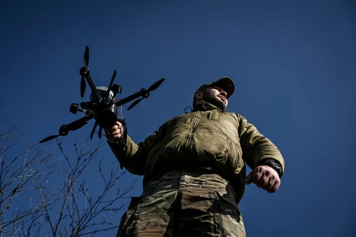 La inmensidad de Rusia juega ahora en su contra: un analista experto en geopolítica explica cómo Ucrania desborda sus defensas antiaéreas con enjambres de drones