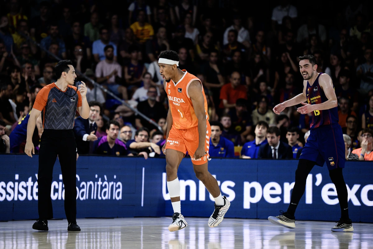El Valencia Basket arrolla al Barça en el Palau, conquista su segunda liga y culmina una temporada para el recuerdo