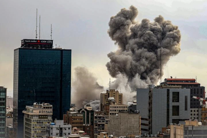 EE.UU redobla la presión sobre Irán y lanza una nueva oleada de ataques contra "múltiples objetivos"