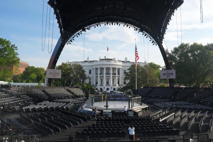 Trump celebra su 80 cumpleaños con 'La Garra': un enorme ring construido en la Casa Blanca que mide 30 metros de altura
