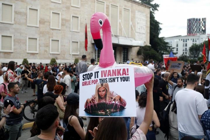 "Ivanka, vete a casa": los megaproyectos de lujo de los Trump generan protestas masivas en Albania