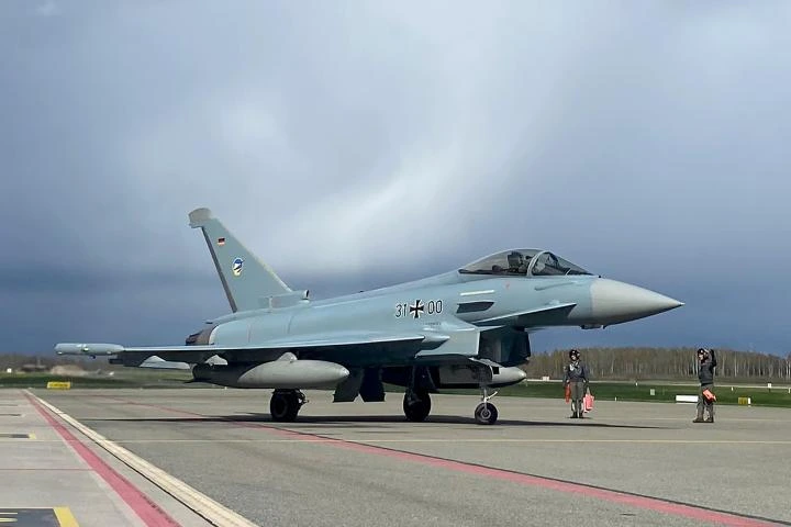 Cazas de la OTAN derriban un dron que había entrado en el espacio aéreo de Letonia