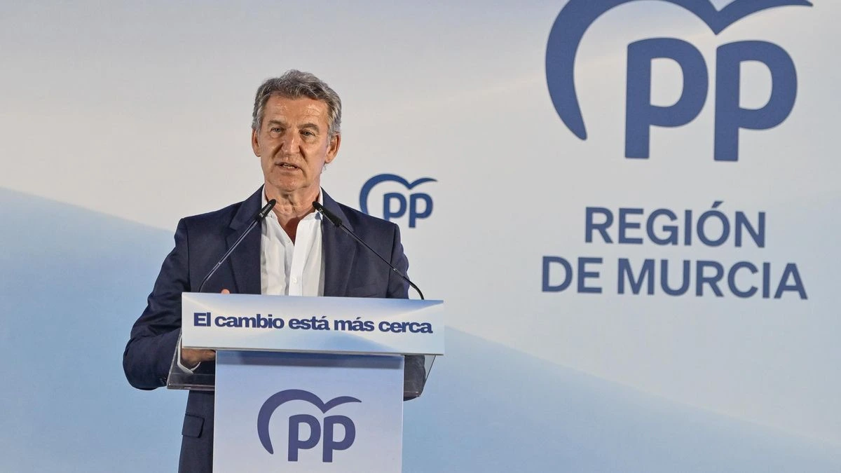 Feijóo acusa a Sánchez de “fabricar dos millones y medio de votantes” con la ley de memoria y pide detener el proceso