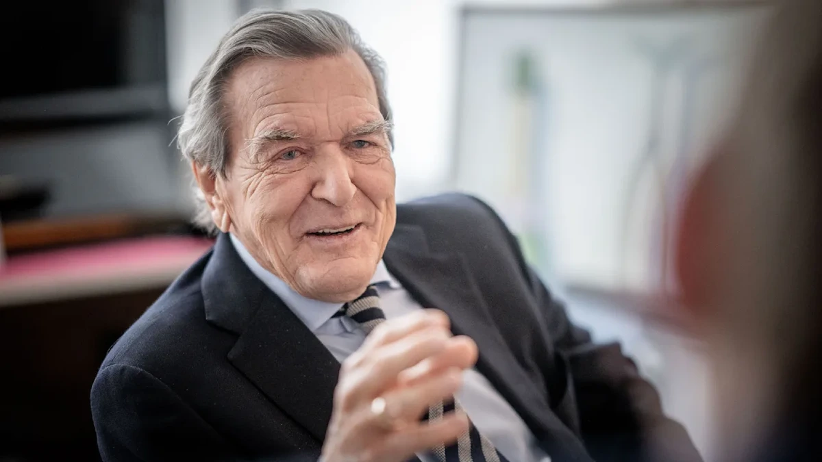 Überraschungsauftritt: Gerhard Schröder in Moskau gesichtet