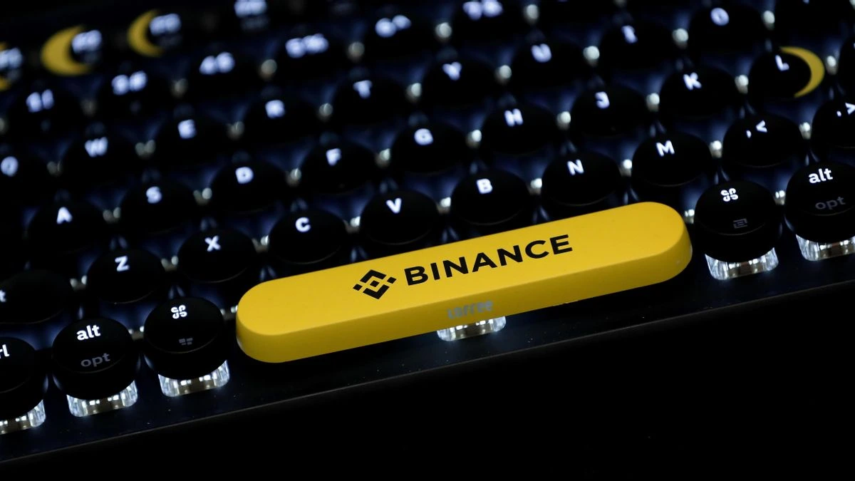 BINANCELa mayor bolsa cripto del mundo se queda sin licencia en la UE y deja en el aire a 500.000 clientes españoles