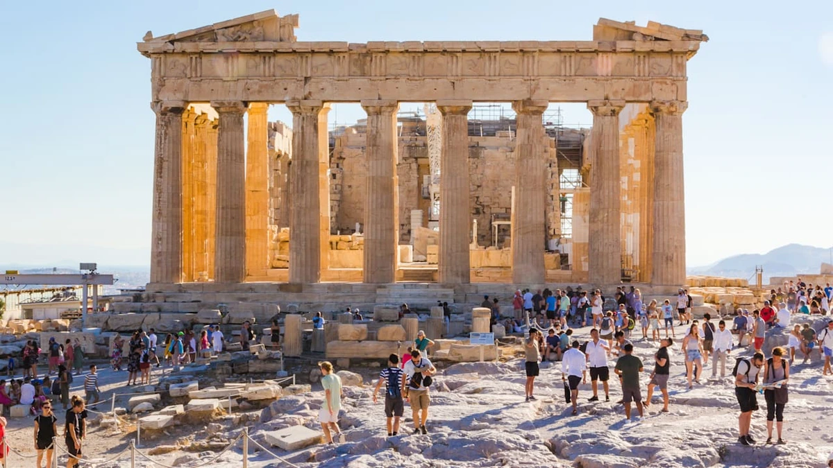 Angreifer festgenommen: Zwei Touristen an der Akropolis niedergestochen