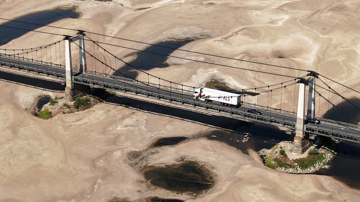 Dürre und Hitze: Frankreichs längster Fluss wird zur Sandbank