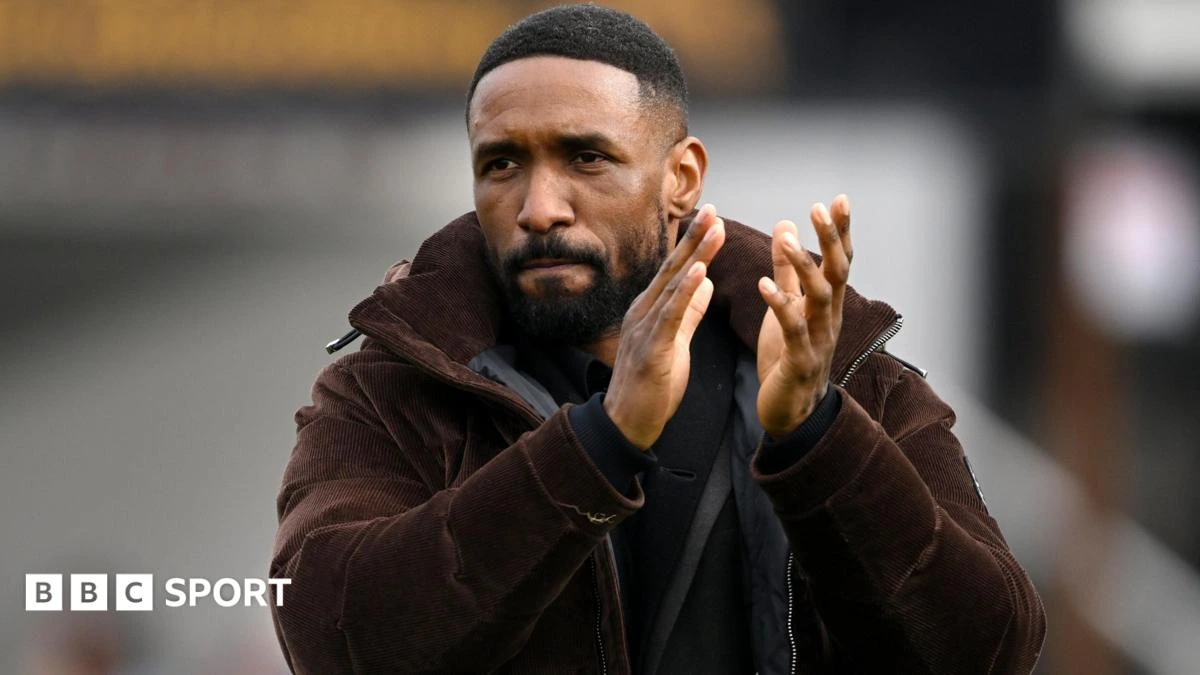 Defoe leaves Woking after four months in charge