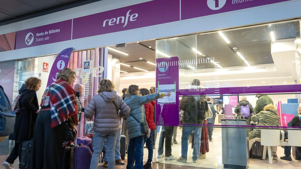 Renfe paraliza unas oposiciones con 5.000 candidatos por la filtración previa de parte del examen: “Es un sindiós”