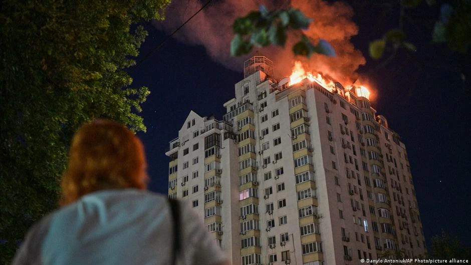 Suben a 23 los muertos por masivo ataque ruso contra Kiev