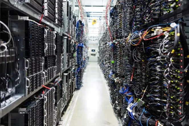 IA : un projet de data center près de Valence suspendu par la justice