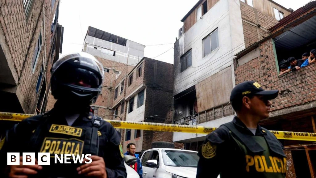 Fire kills 10 members of same family in Peru, police say