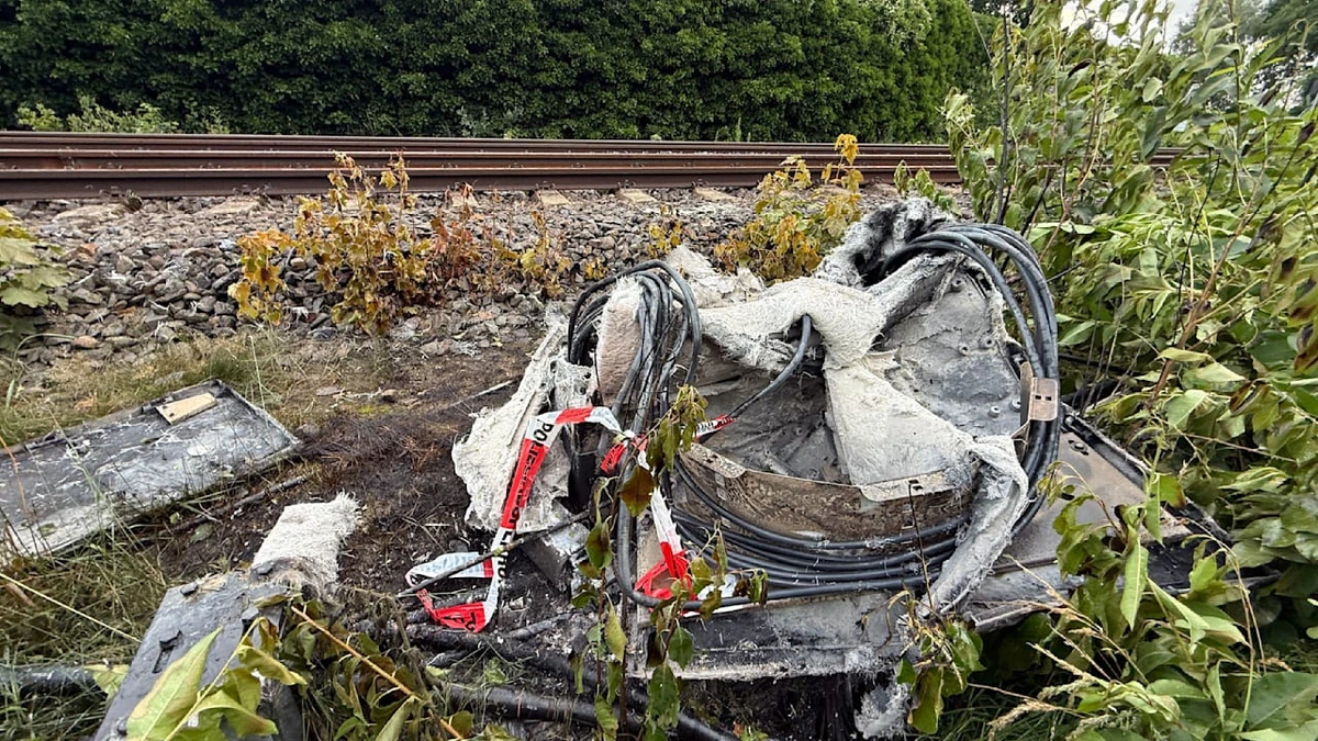 Zwischen Hamburg und Cuxhaven: Brandanschlag auf Bahnstrecke in Niedersachsen