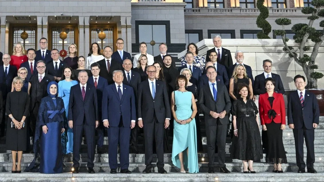 Charlotte Merz stiehlt die Show in Ankara: Türkises Kleid zieht alle Blicke auf sich