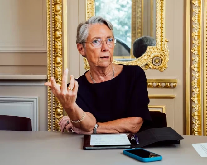 Canicule : Elisabeth Borne appelle « à sanctuariser les moyens pour la transition écologique »
