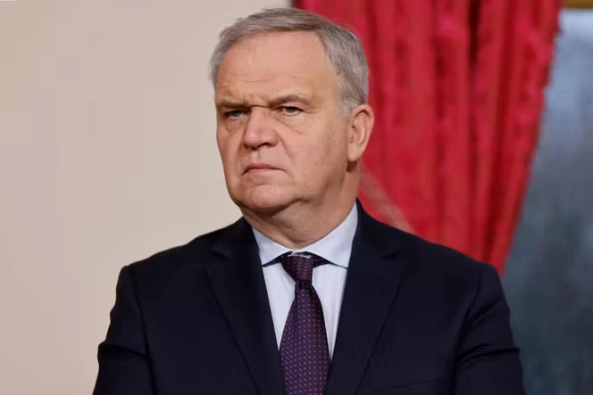 Défenseur des droits : le choix de François-Noël Buffet « incompatible avec les valeurs » du poste, dénoncent une soixantaine d’associations