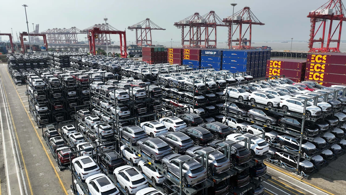 China exportiert Rekordzahl Autos: VW, Mercedes und BMW geraten unter Druck