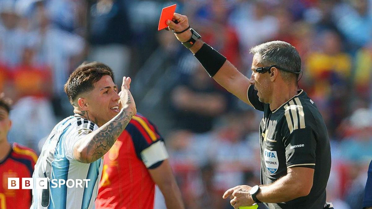 Fernandez defends Argentina as Messi questions remain