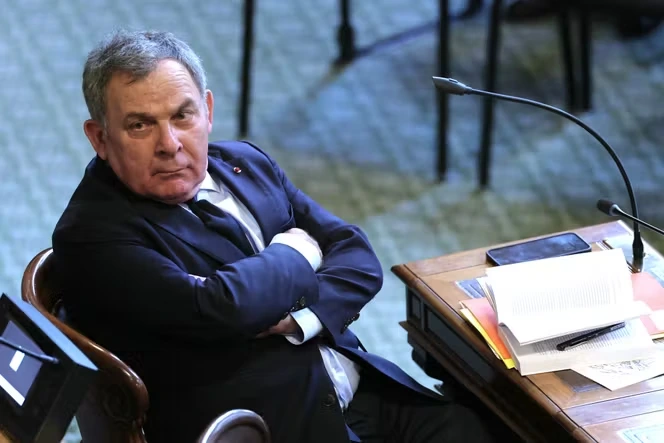 Francis Szpiner, avocat et ex-maire du 16e arrondissement de Paris, mis en examen pour « corruption passive »