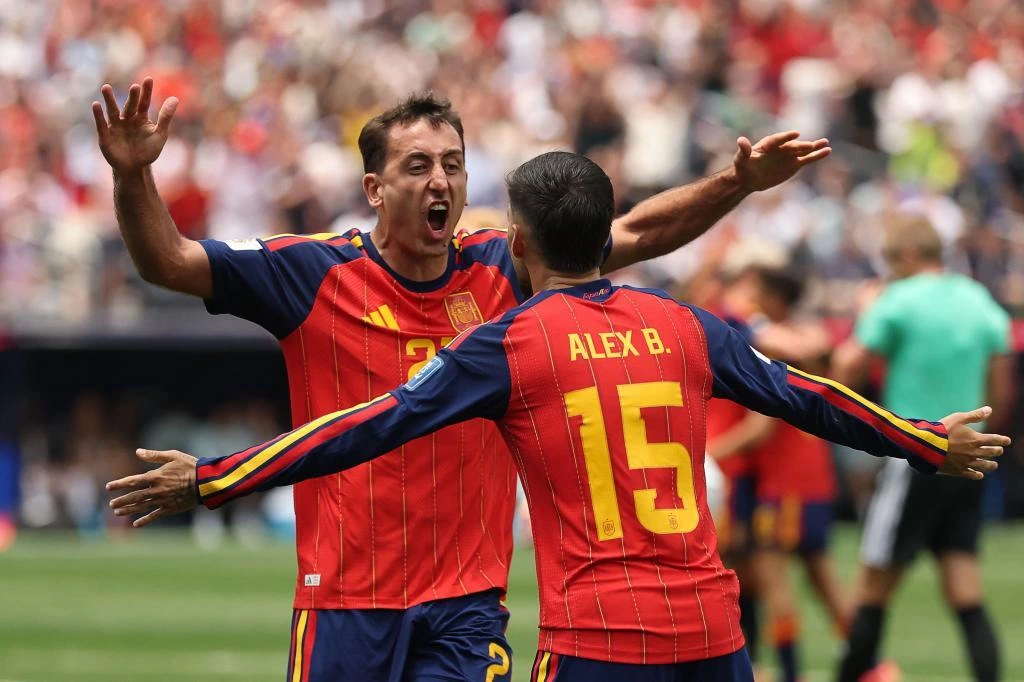 Señoras y señores, España ya está aquí: pasa por encima de Austria con su fútbol de siempre y ya está en octavos