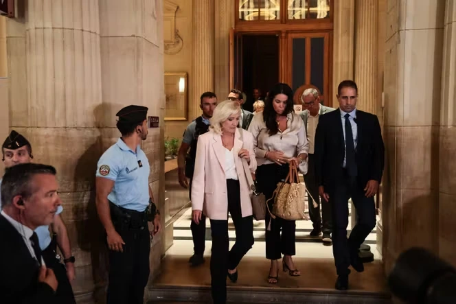 Marine Le Pen : la Cour de cassation « pourrait » se prononcer sur le pourvoi de la candidate à la présidentielle « au plus tard début avril 2027 »