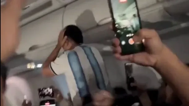 WM: Argentinien-Fans glauben, sie sind Weltmeister – Fieser Scherz im Flugzeug