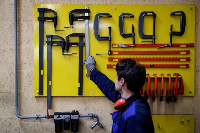 Symbole de la crise de l’emploi, l’apprentissage poursuit son recul