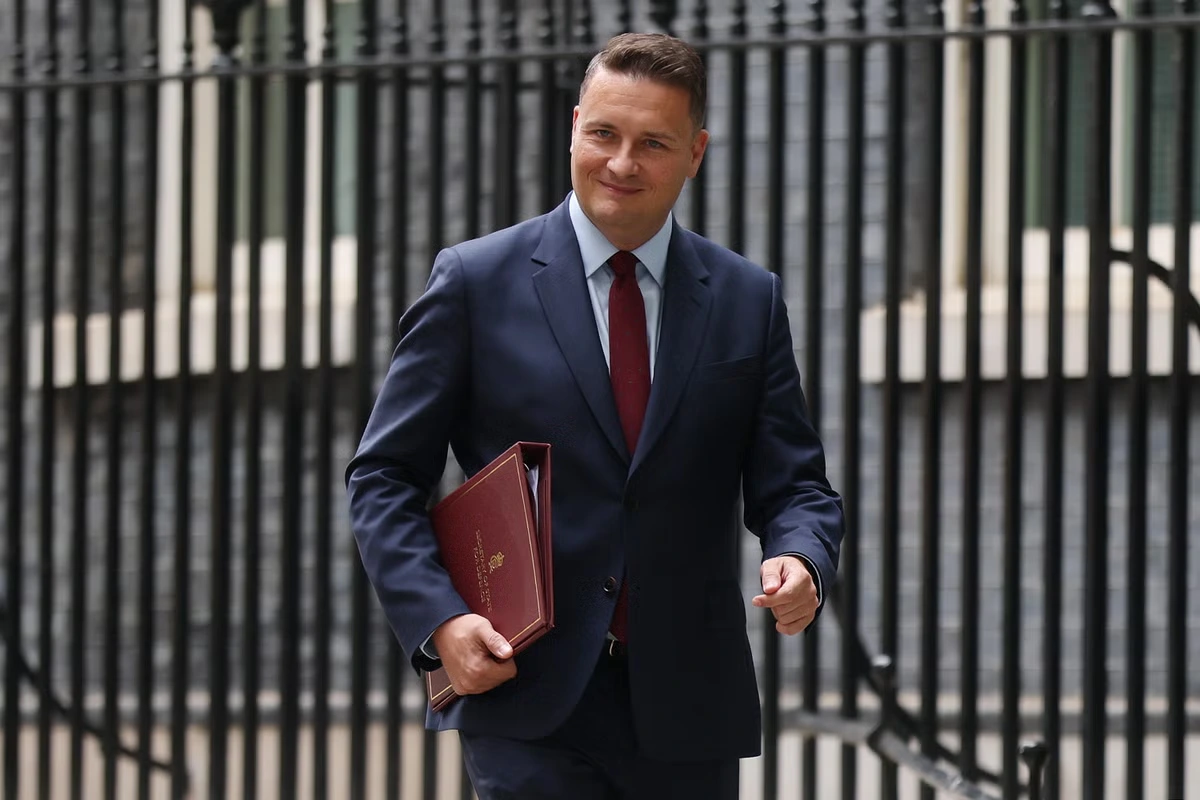 Wes Streeting apologises after prisoner comments picked up by microphone