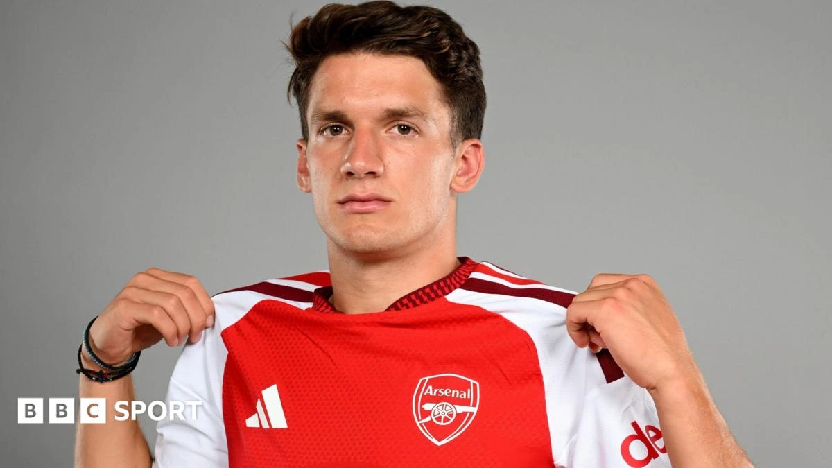 Arsenal sign Greek forward Tzolis for £34m