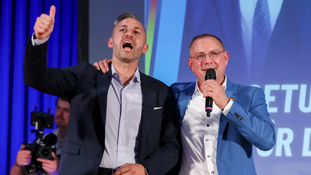 Sachsen-Anhalt: Chrupalla und Siegmund von der AfD singen DDR-Hymne