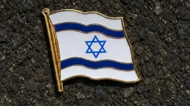 Bayern: Syrer prügelt Mann mit Israel-Anstecker in Klinik