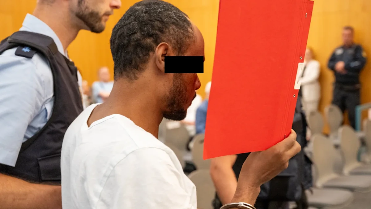 Prozess nach Mediamarkt-Attentat in Ulm: Eritreer rammte Verkäufer Messer in den Kopf