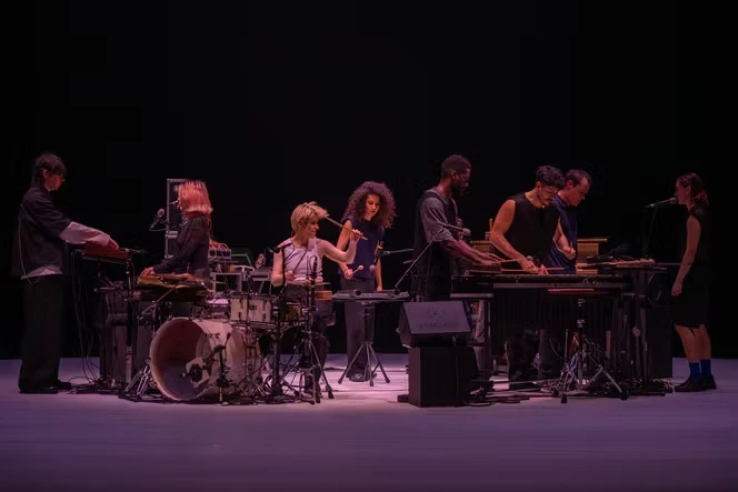 Festival d’Avignon : « Silence », de Mathilde Monnier et Lucie Antunes, brouille les rôles entre musiciens et danseurs