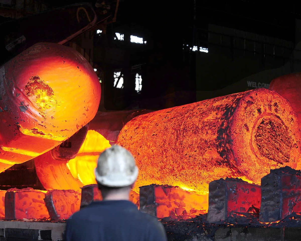 Ukraine war briefing: Sheffield steel for Kyiv’s guns as artillery barrels ship out