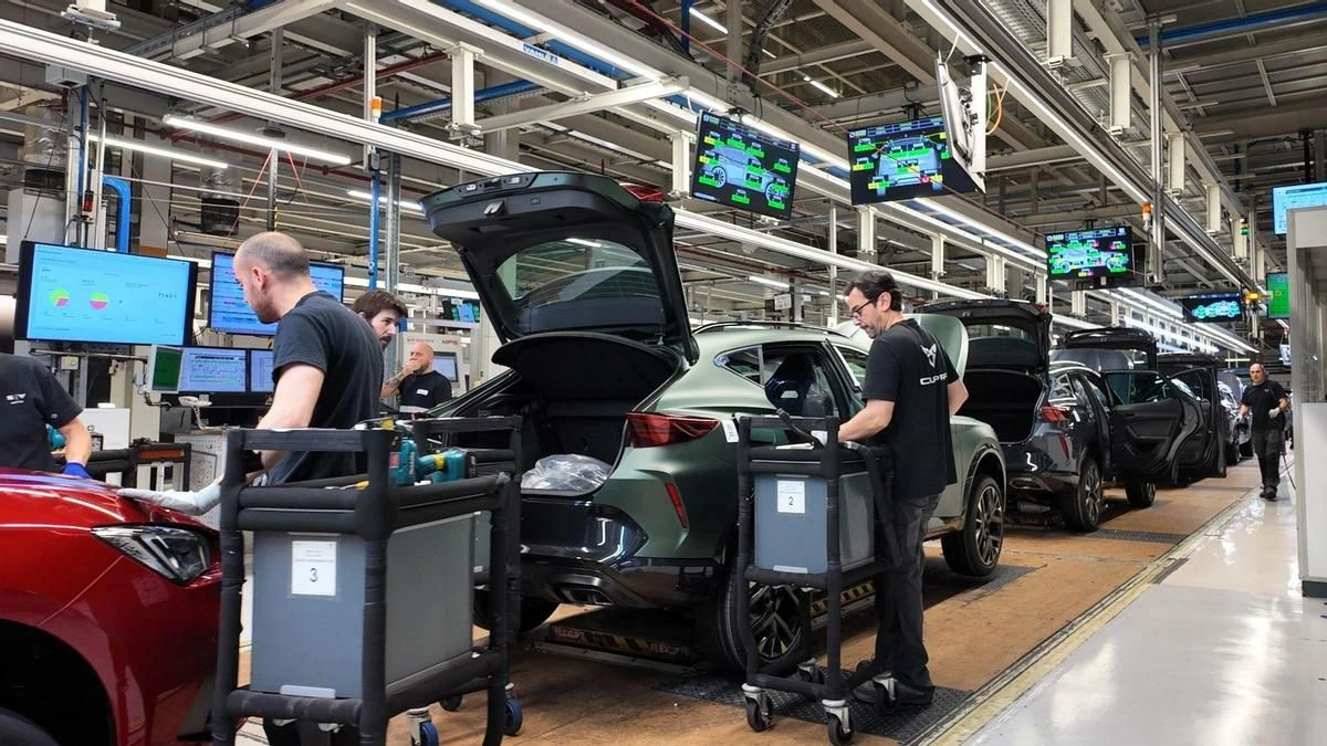 Los 23.000 trabajadores del grupo Volkswagen en España se salvan (por ahora) de la traumática reconversión