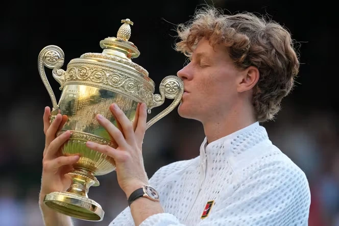 Vainqueur à Wimbledon, Jannik Sinner devient une source d’inspiration pour la nouvelle génération