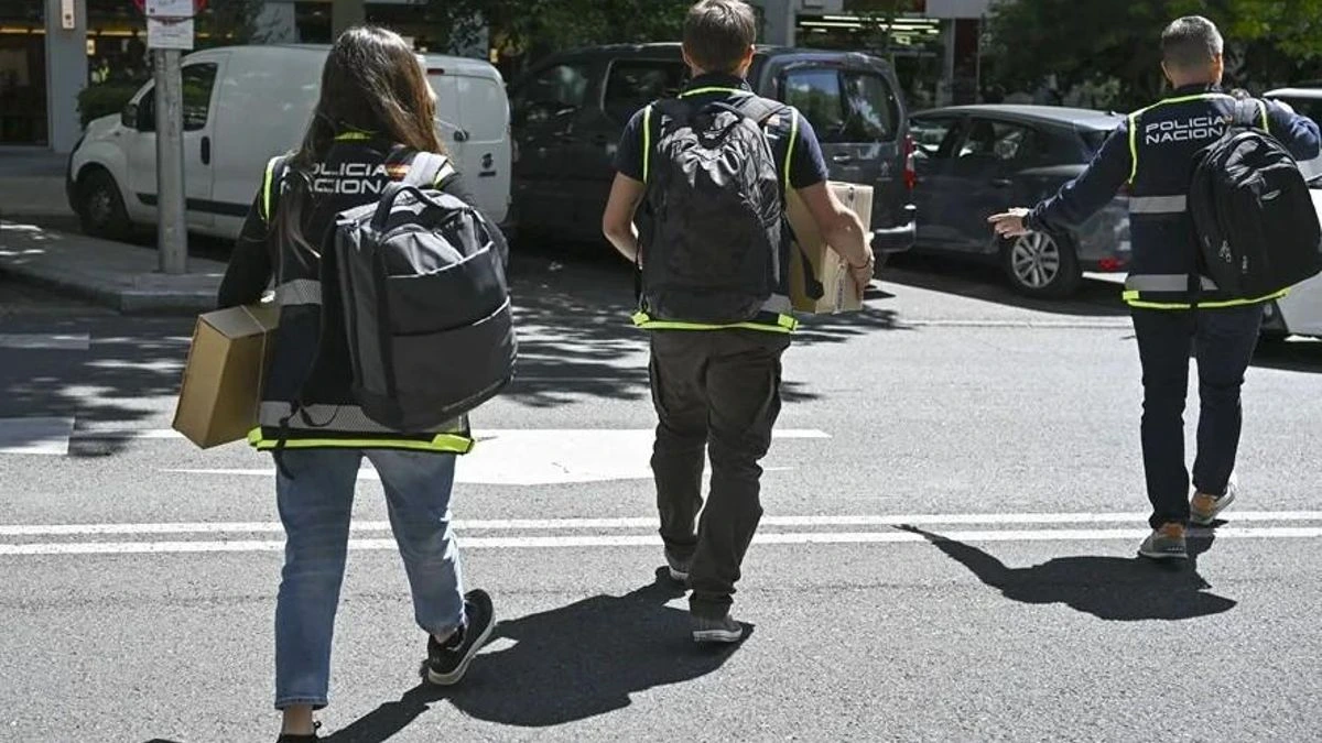La UDEF entra en la sede madrileña de Identidad y Democracia, antiguo grupo parlamentario europeo de Le Pen y Salvini