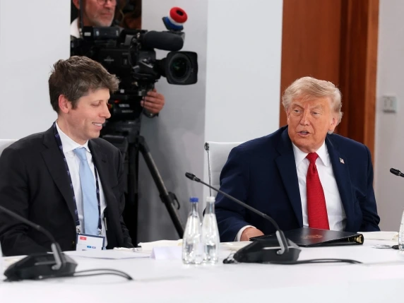 OpenAI vuole vendere una quota del 5% al governo americano (per avere il sostegno di Trump): a chi conviene l’AI di Stato