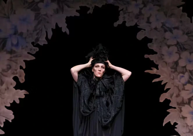 Festival d’Avignon : avec « Growing Piece », la chorégraphe Madeleine Fournier livre un étonnant récit de réincarnation