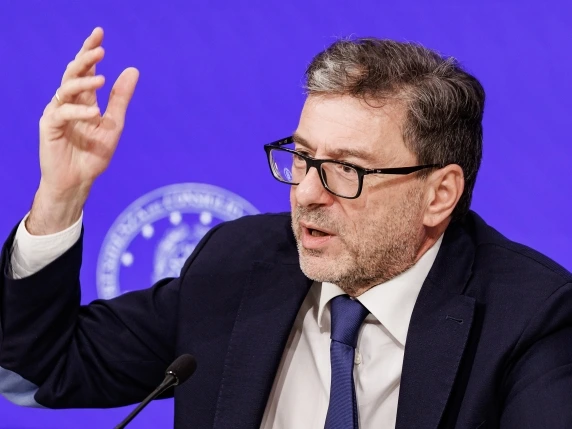 Giorgetti: «All’Ue chiederemo di aumentare la spesa per l’energia dello 0,6% del Pil e dello 0,9% per la difesa»