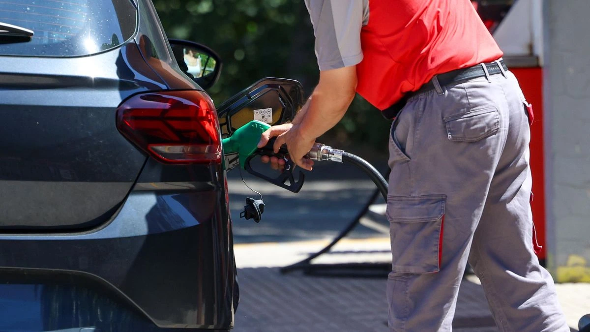 La subida del precio de los carburantes acelera la inflación al 4,3% en agosto, la más alta desde 2023