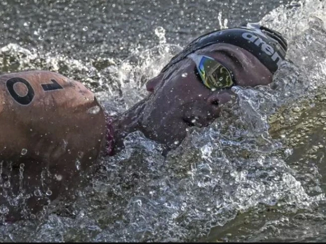 Paltrinieri agli Europei di nuoto di fondo: «La Senna fa ancora paura, l'acqua è putrida. Ma gli atleti contano poco»