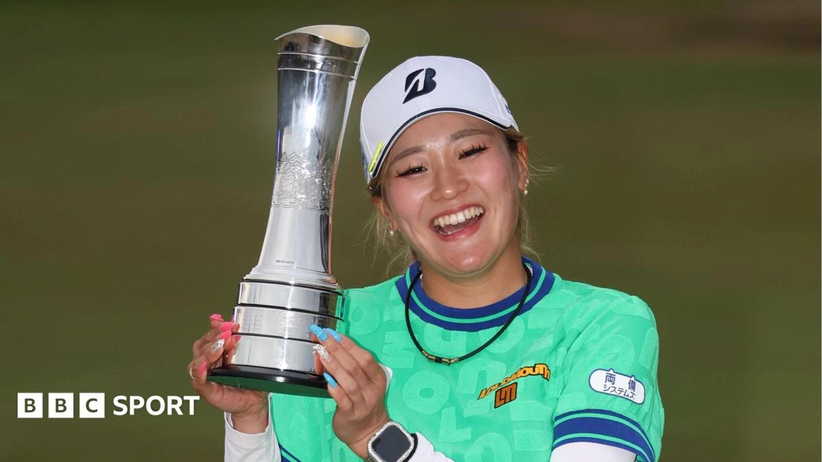 Kuwaki beats Henseleit in play-off to win Women's Open