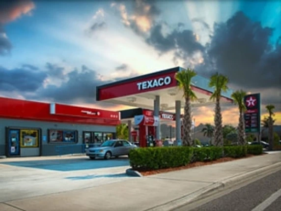 Lavoro, l’America si ferma: a luglio persi 23 mila posti, 5 mila sono addetti alle pompe di benzina