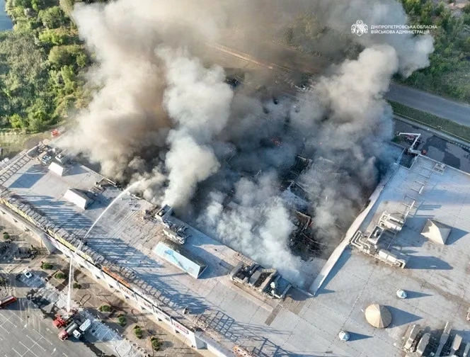 Ukraine : au moins seize morts dans une frappe russe sur un centre commercial, l’UE dénonce une « terreur planifiée »