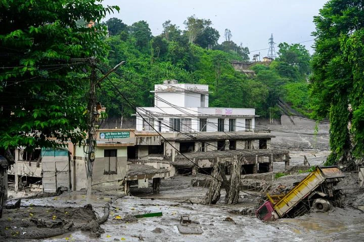 Las autoridades de Nepal elevan a 616 los muertos en la riada del miércoles