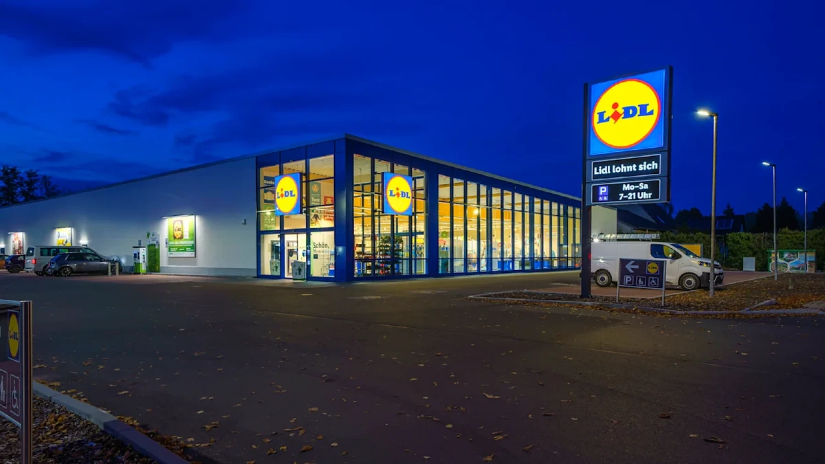 Reutlingen: Schuss auf Auto vor Lidl-Markt! Täter flüchtig