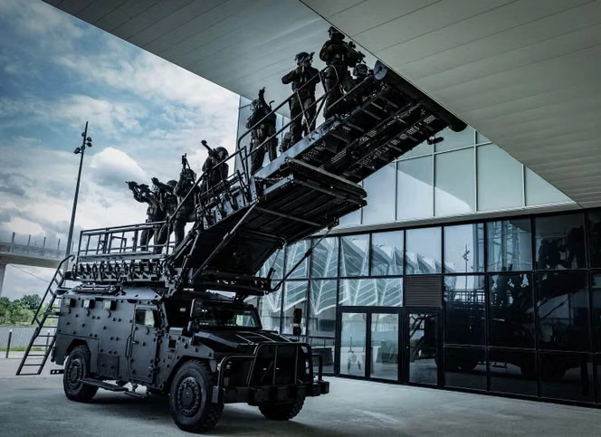 « GIGN », sur Netflix, et « Prisoner », sur Canal+ : la testostérone des gendarmes français contre l’adrénaline de la pénitentiaire britannique