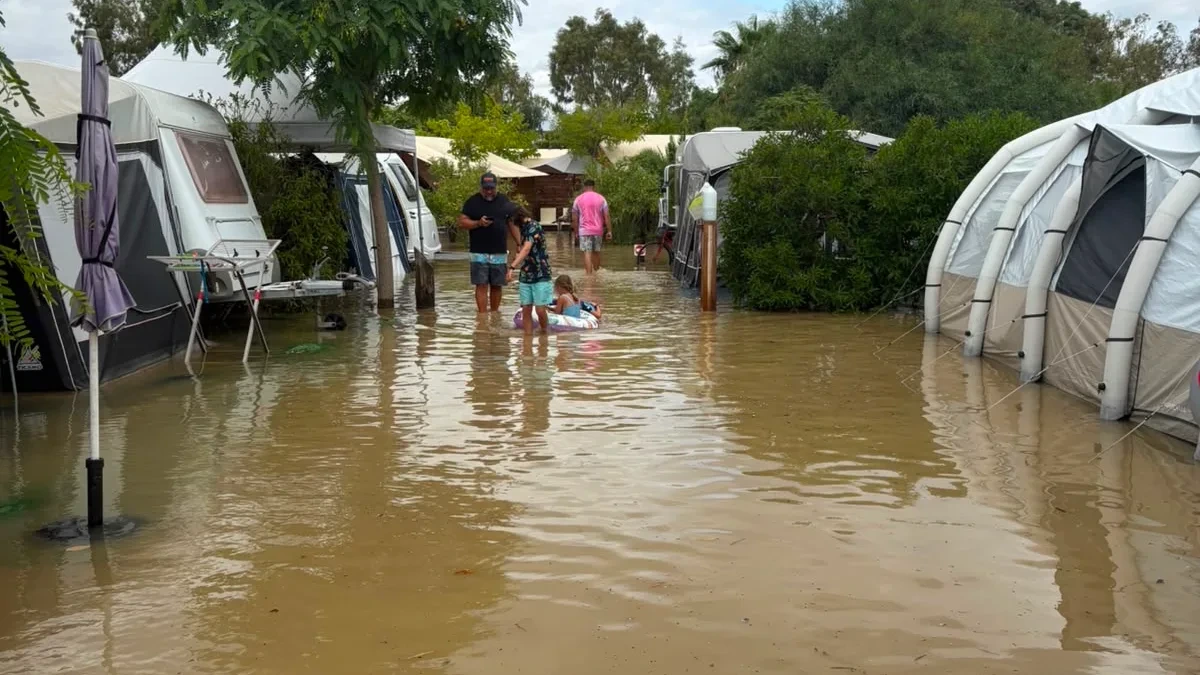 Goldküste in Spanien: Campingplatz Gavina nach Wolkenbruch überflutet